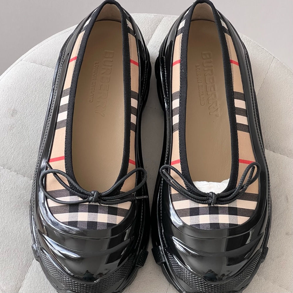 Burberry Black Patent & Beige Nova Check Chunky Ballet Flats - Picture 4 of 15